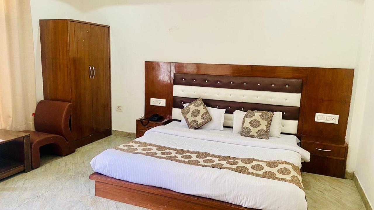 Hotel Purnima Riverside Касоль Екстер'єр фото
