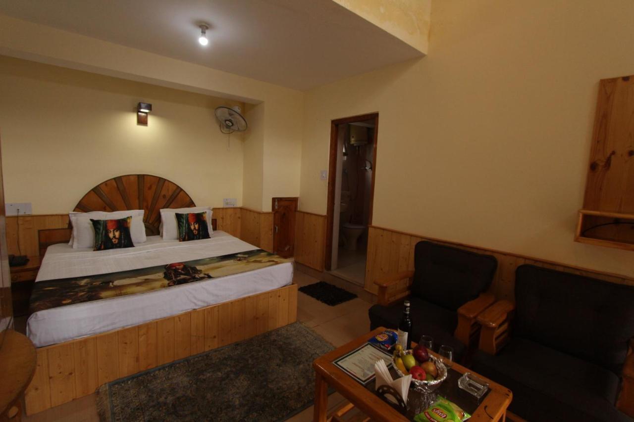 Hotel Purnima Riverside Касоль Екстер'єр фото
