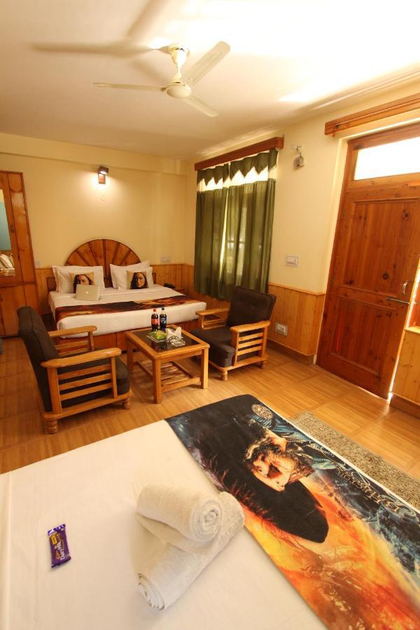Hotel Purnima Riverside Касоль Екстер'єр фото