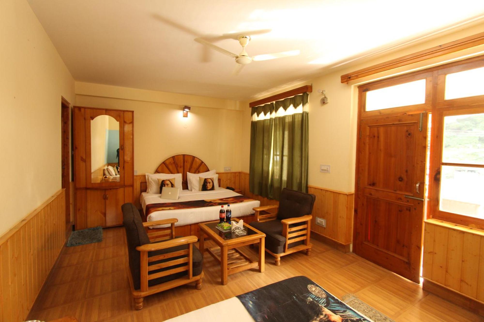 Hotel Purnima Riverside Касоль Екстер'єр фото