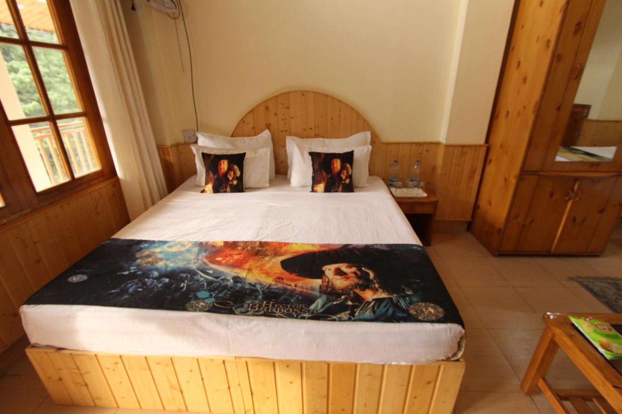 Hotel Purnima Riverside Касоль Екстер'єр фото
