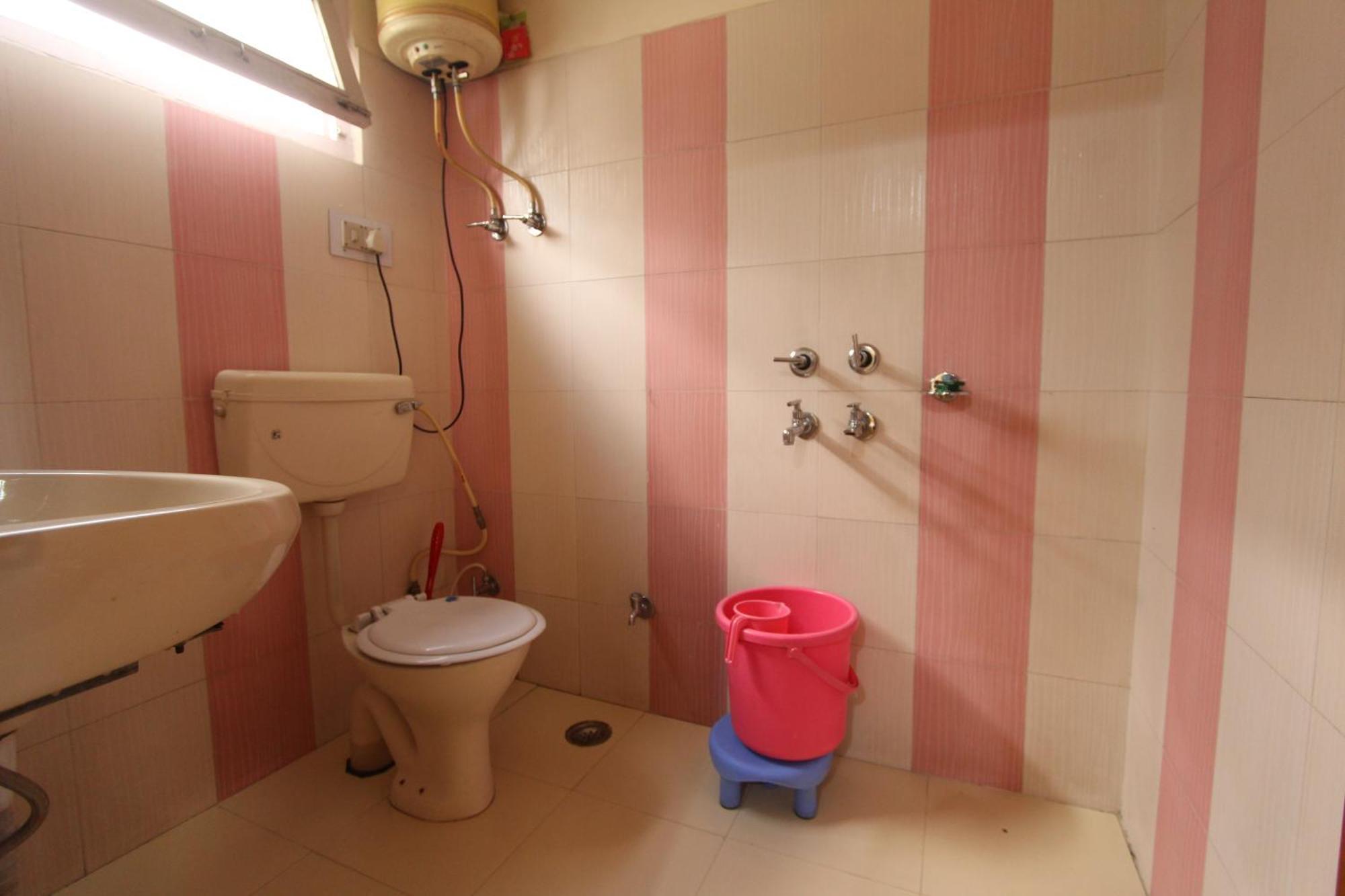 Hotel Purnima Riverside Касоль Екстер'єр фото