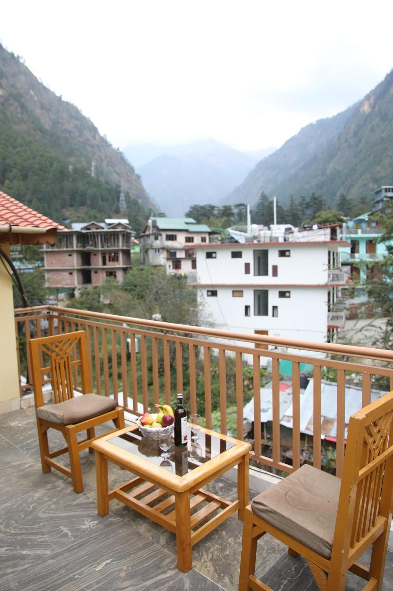 Hotel Purnima Riverside Касоль Екстер'єр фото