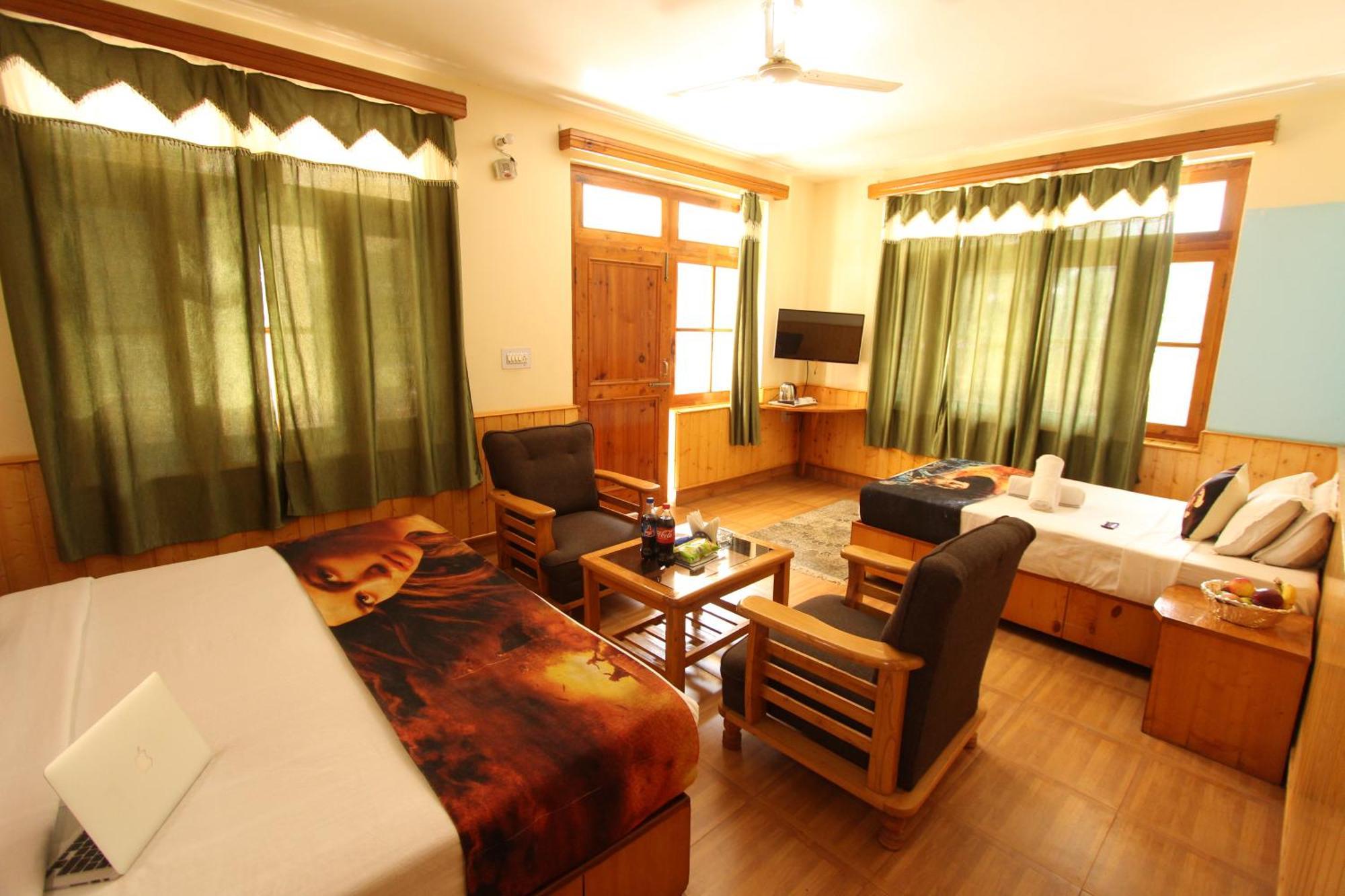 Hotel Purnima Riverside Касоль Екстер'єр фото